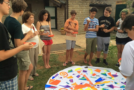 Con i colori in mano: la maestra come armonizzare tutto con il colore.